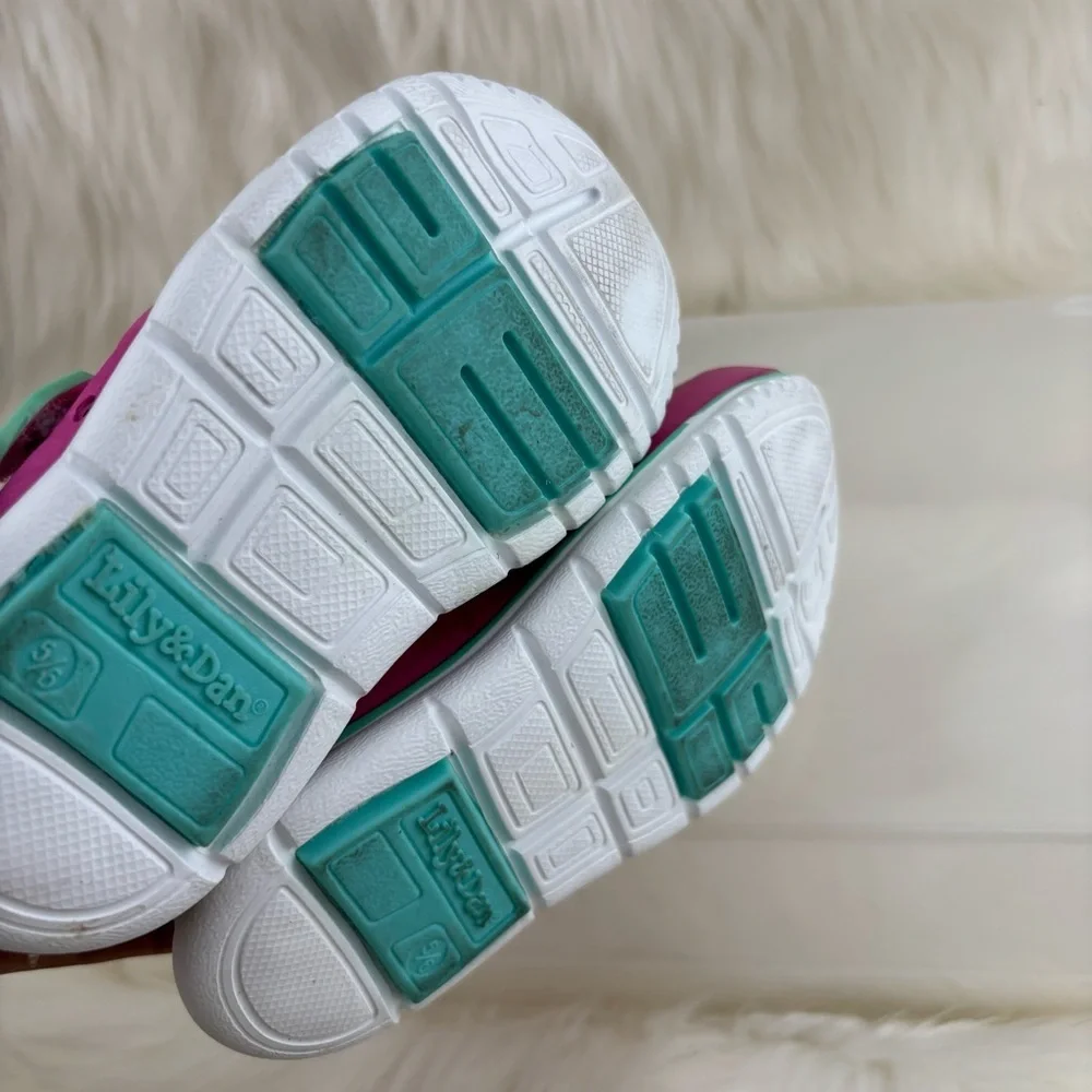 LILY&DAN Vibrant Pink Kids Water Shoes with Hook and loop Strap Size 5/6